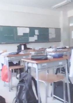Nena de conchita rosada se masturba en la escuela 3