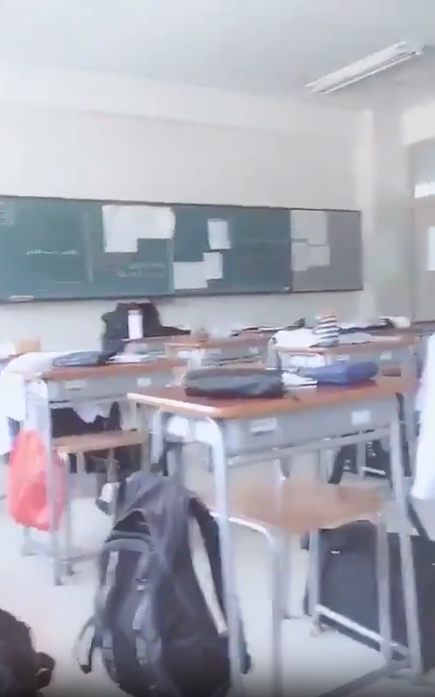 Nena de conchita rosada se masturba en la escuela 10