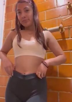 Linda Chica De Tetas Pequeñas Le Filtran Su Vídeo Desnuda 15