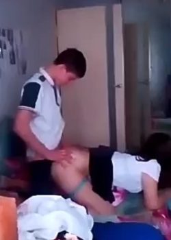 Colegiala En Trio Con Sus compañeros 19