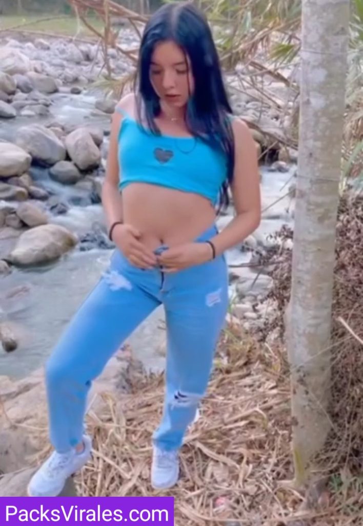 Morenita Amateur Se Masturba En Las Orillas Del Rio 10