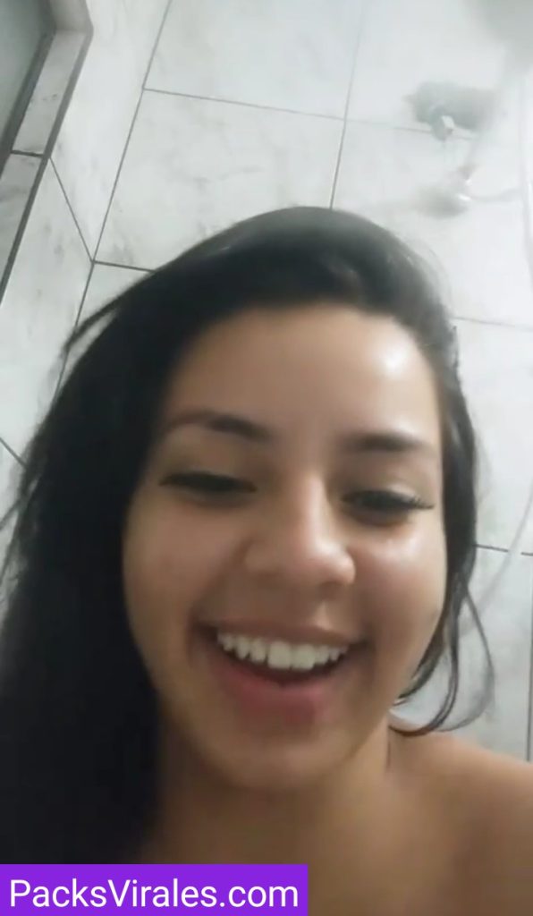 Nena Chichona Se Mete Al Baño Y Hace Pack Legendario 10