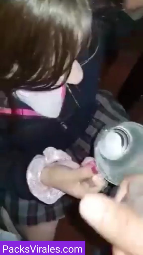 Colegiala quería probar la leche 10