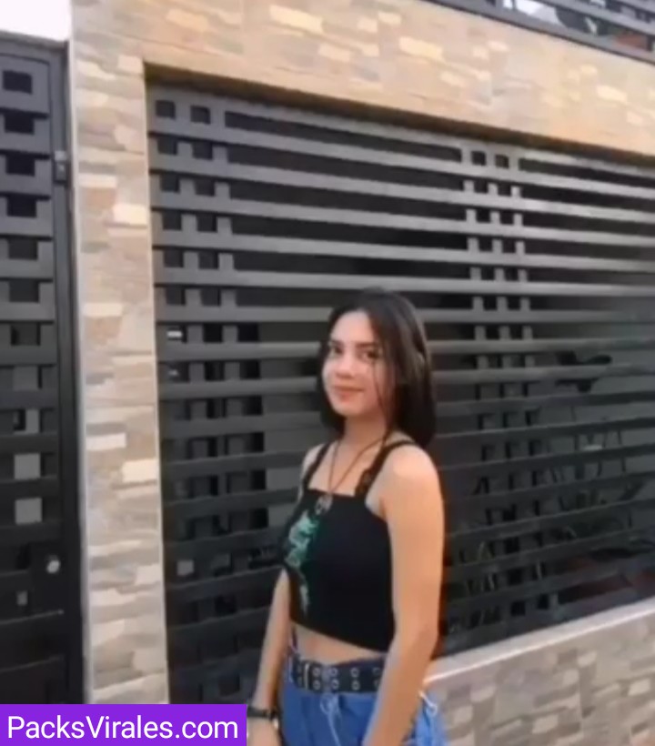 Jovencita De Alta Sociedad Filtrada Cogiendo Y Masturbándose 10