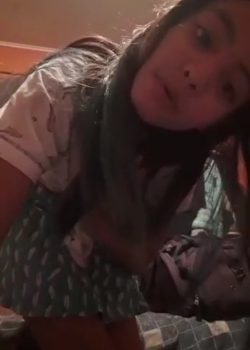 Colegiala Calienta Huevos Mostrando El Culito 14