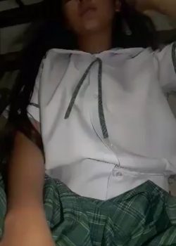 Colegiala Masturbándose Un Buen Rato + Vídeo Full 16