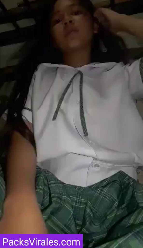 Colegiala Masturbándose Un Buen Rato + Vídeo Full 10