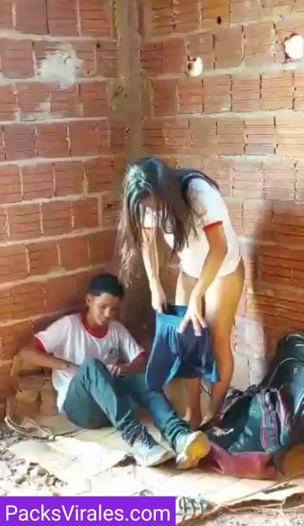 Colegiala Pillada Con Su Noviesito 10