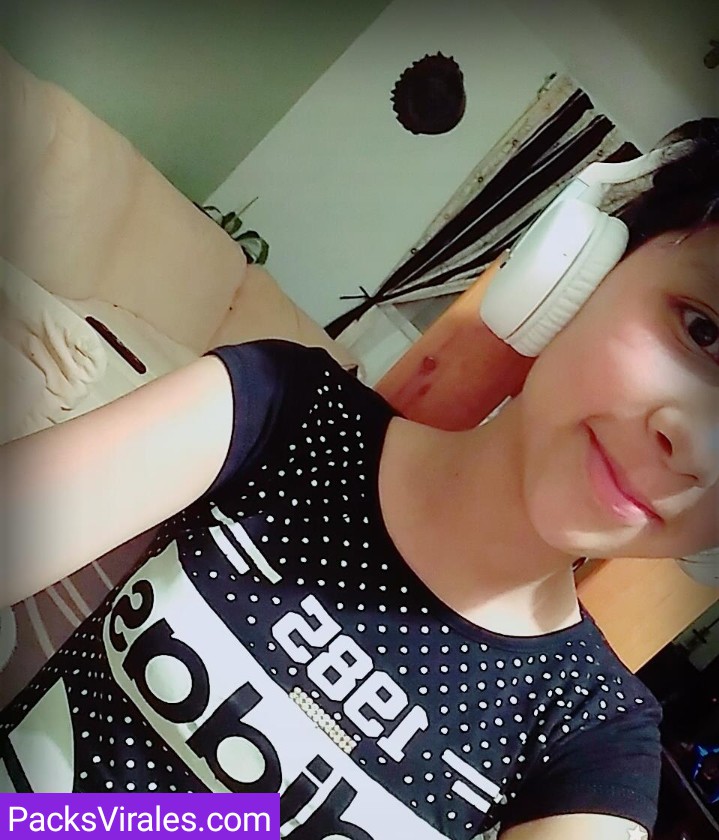 Colegiala Blanquita Pasa Full Pack Desnuda En Todas las Poses 10