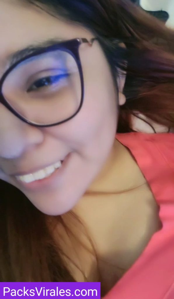 Linda Piba Sonríente Mostrando Tetas Y Panocha + 10 Minutos 10