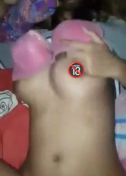 Morra Tetona Tímida + Vídeo Cogiendo 17