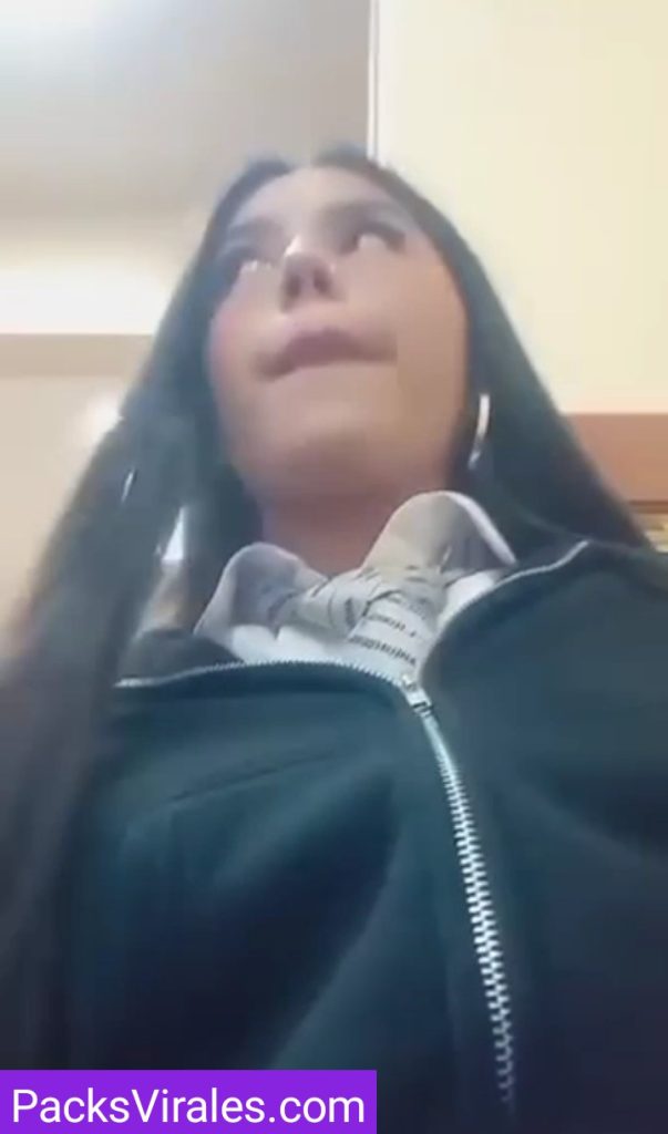 Se masturba En El colegio porque todo le vale verga 10