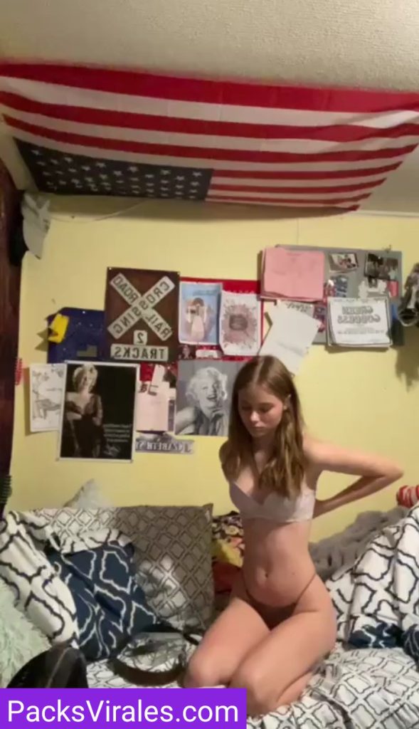 Exquisita Teen De Panochita Rosada Y Tetas Pequeñas 10