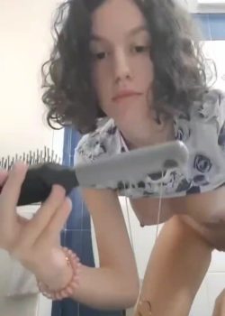 Morrita Tetona Se Masturba Full Con El Peine 15