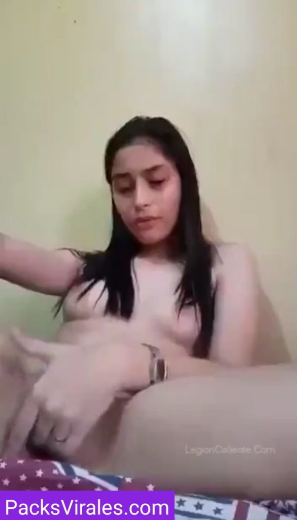 Morra Piernuda De Tetas Pequeñas + Vídeo Masturbandose 10