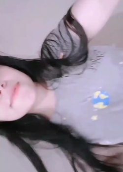 Adolescente de panocha depilada y rosadita 18