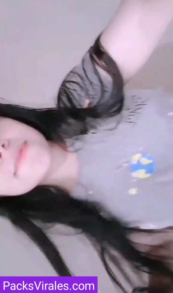 Adolescente de panocha depilada y rosadita 10