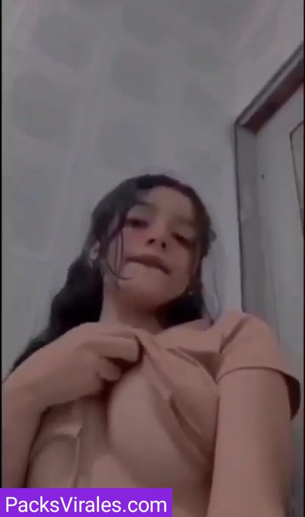 Morrita De Enormes Tetas + Vídeos 10