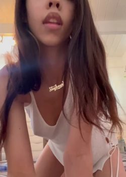 Deliciosa Minita Se Masturba Con Cosas Grandes 19