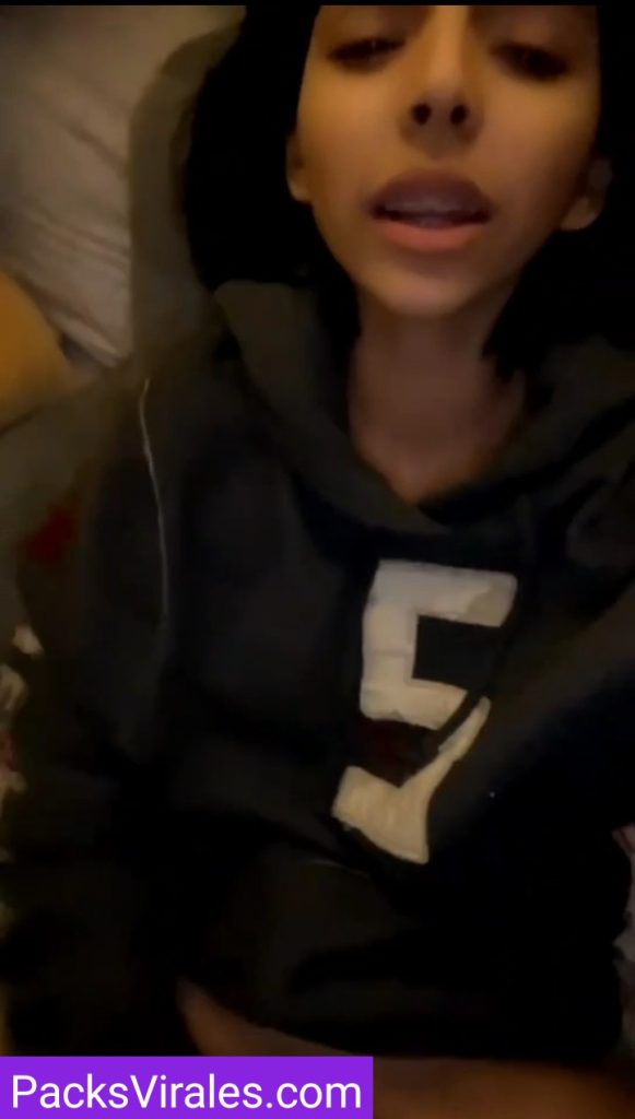 Deliciosa Minita Se Mete Dedos Hasta El Fondo 10