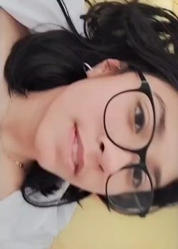 Chava De Lentes Se Da Full Dedos Y Se Graba 16