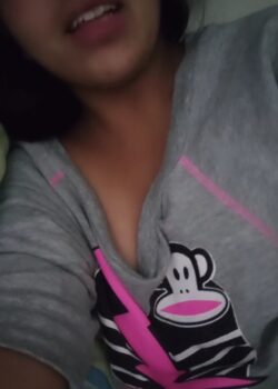 Morrita Juguetona Se Graba Masturbándose 21