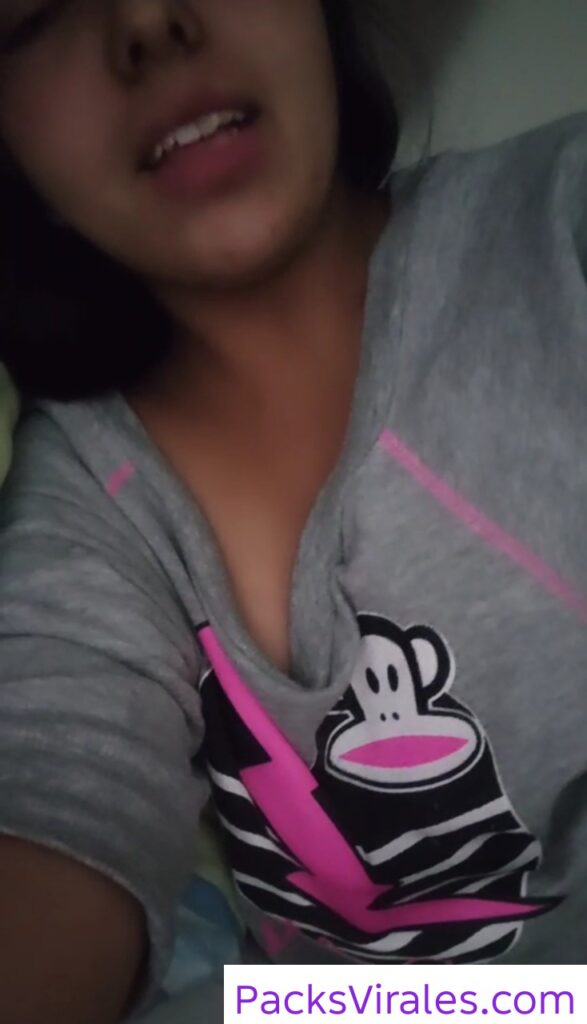 Morrita Juguetona Se Graba Masturbándose 10