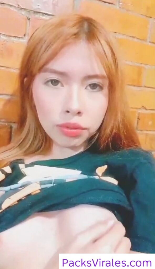 Piba de tetas pequeñas y concha rosada 10