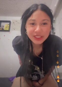 Se mete cosas por la conchita en vivo 17