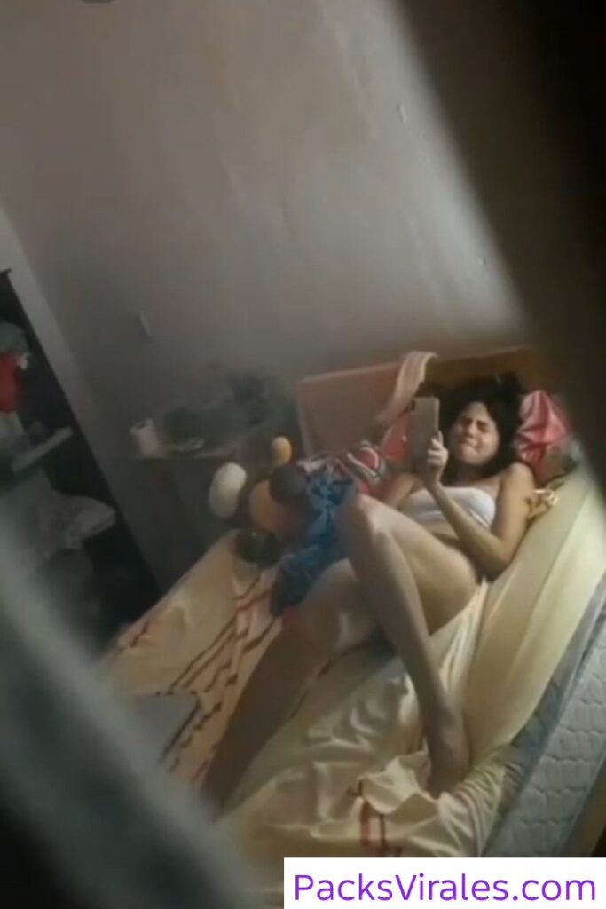 Mi hermana se graba masturbandose para su vato 10