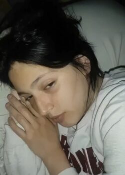 Tenía sueño pero se deja comer el culito + Video Completo 1