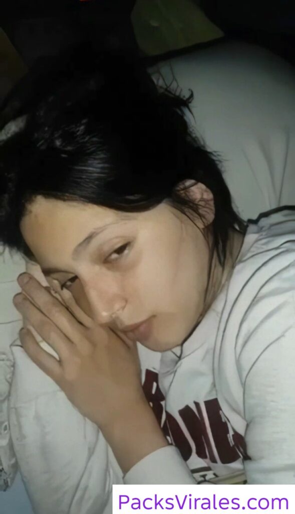 Tenía sueño pero se deja comer el culito + Video Completo 10