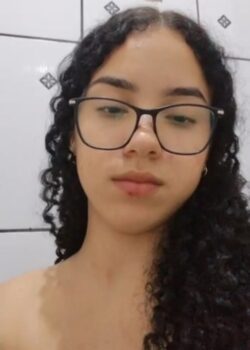 Morra chichona lo muestra todito Desde el baño 5