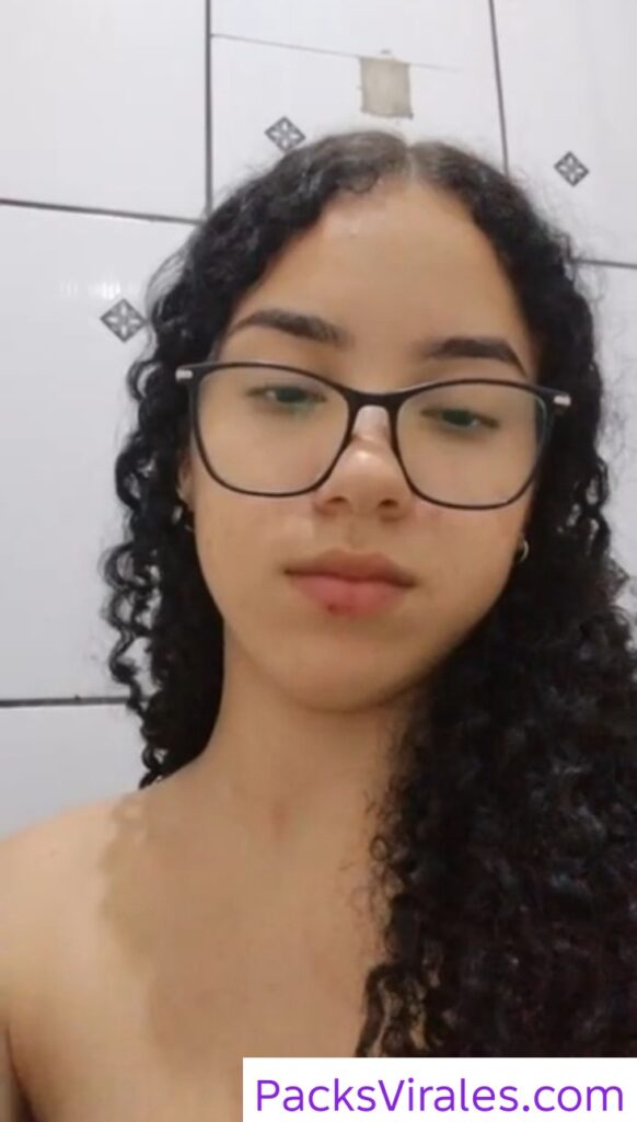 Morra chichona lo muestra todito Desde el baño 10