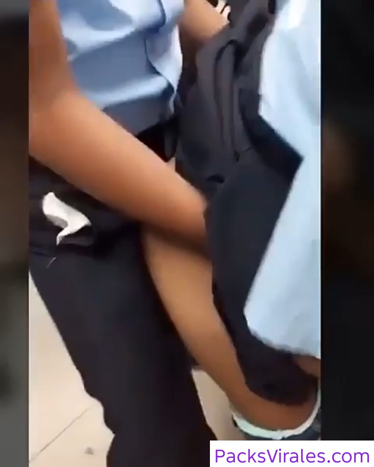 Cogen en el aula y se hacen virales 10