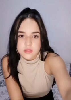 Jovencita De Panocha Rosada + 12 Minutos Masturbandose 14