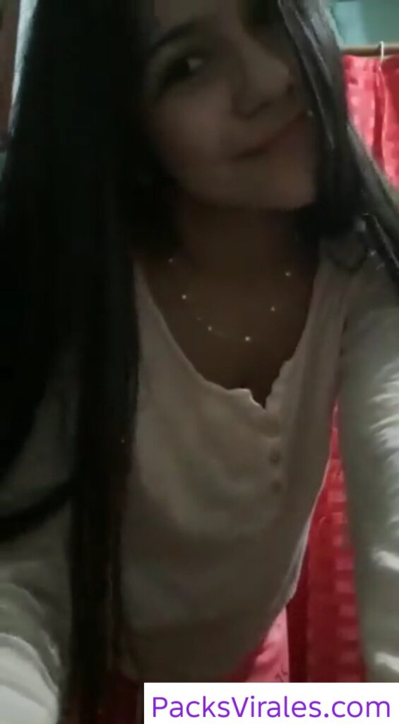 Pack Viral De Morra Masturbándose Con El Peine 10