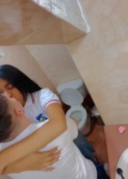 Cogiendo en los baños del colegio+ Video completo 11