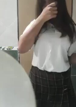 Tímida colegiala muestra sus partes 8