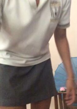 Colegiala flaquita se abre la panocha y el culito 17