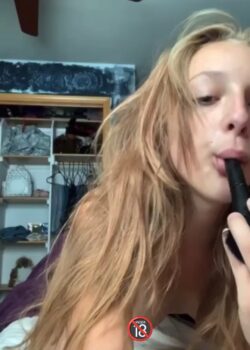 Jovencita Rubia Se Masturba De A Perrito 18