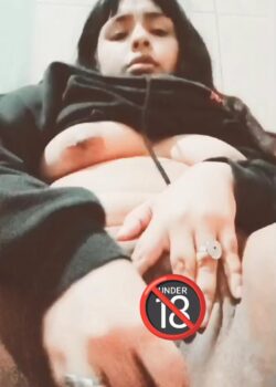 Morra Tetona Se Masturba Con Objetos 16