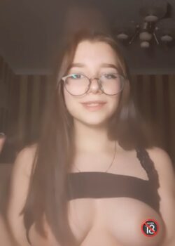 Rica Jovencita se masturba con el peine + Video Largo 14