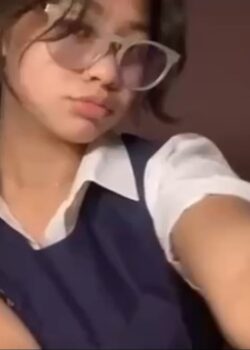 Estudiante De Lentes y Su panocha divina+ Video 3