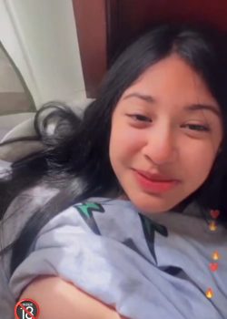 Flaquita guapa dándose dedos + Video Full 5