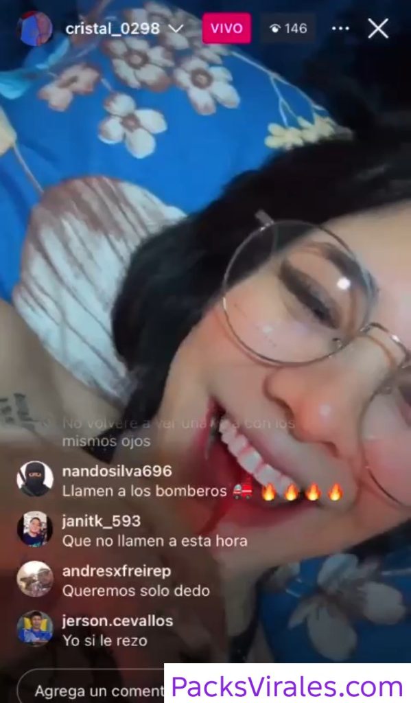 Enciende una vela y se la mete por la panocha 1
