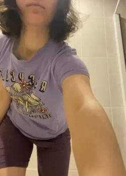 Divina Jovencita Se Abre Toda En El Baño 9