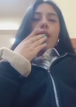 Estudiante se mete dedos en la uni 12
