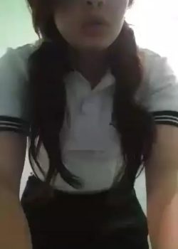 Estudiante Delgadita Se Da Full Dedos 3