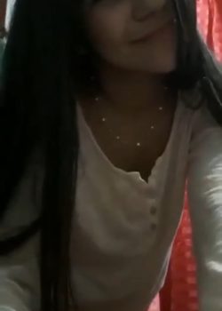 Linda y exquisita Morra se Masturba con el peine 1